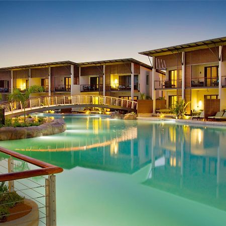 Mindil Beach Casino Resort Darwin Exteriör bild The swimming pool at the resort