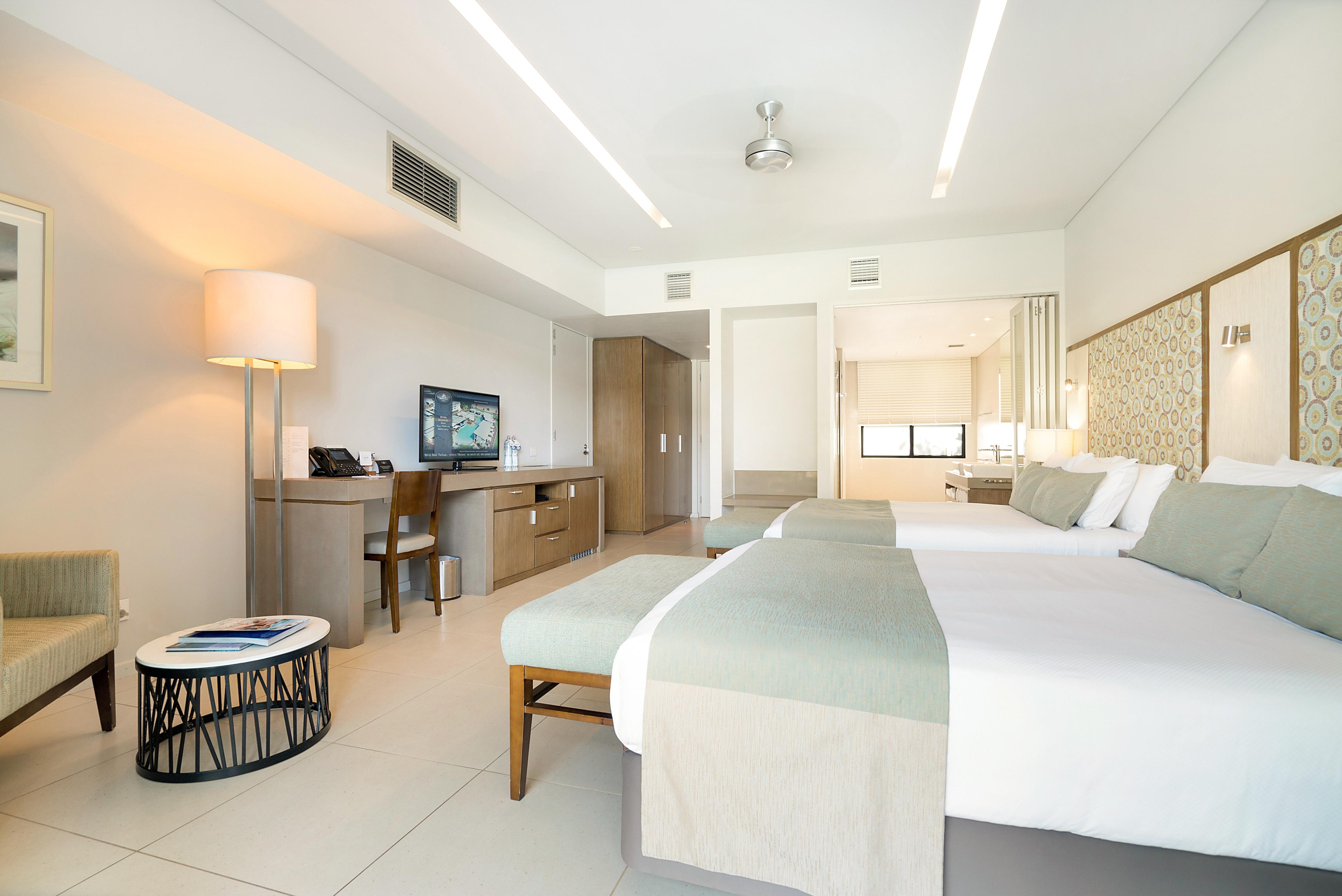 Mindil Beach Casino Resort Darwin Exteriör bild Deluxe room