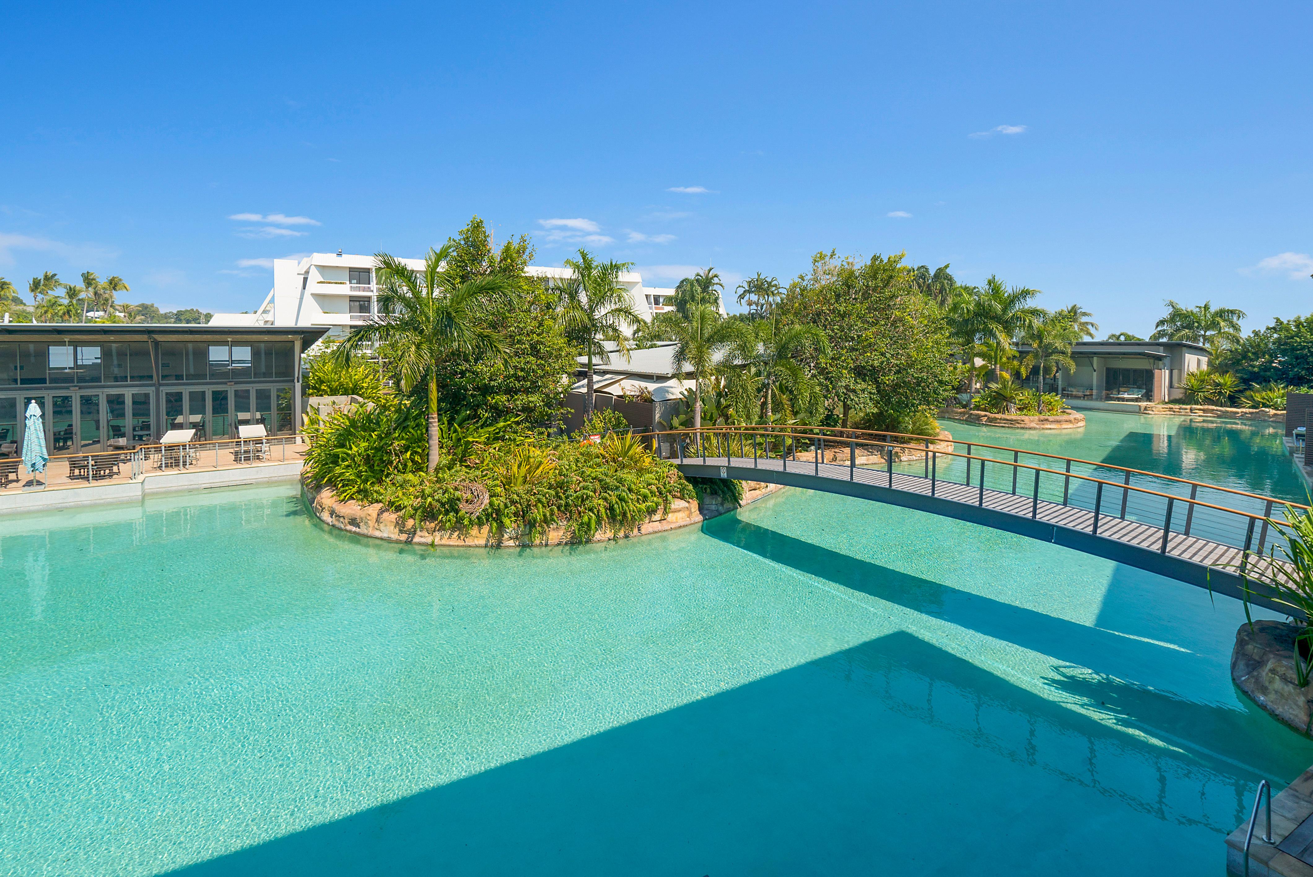 Mindil Beach Casino Resort Darwin Exteriör bild The pool at Peppers Mantra on Saltwater Island