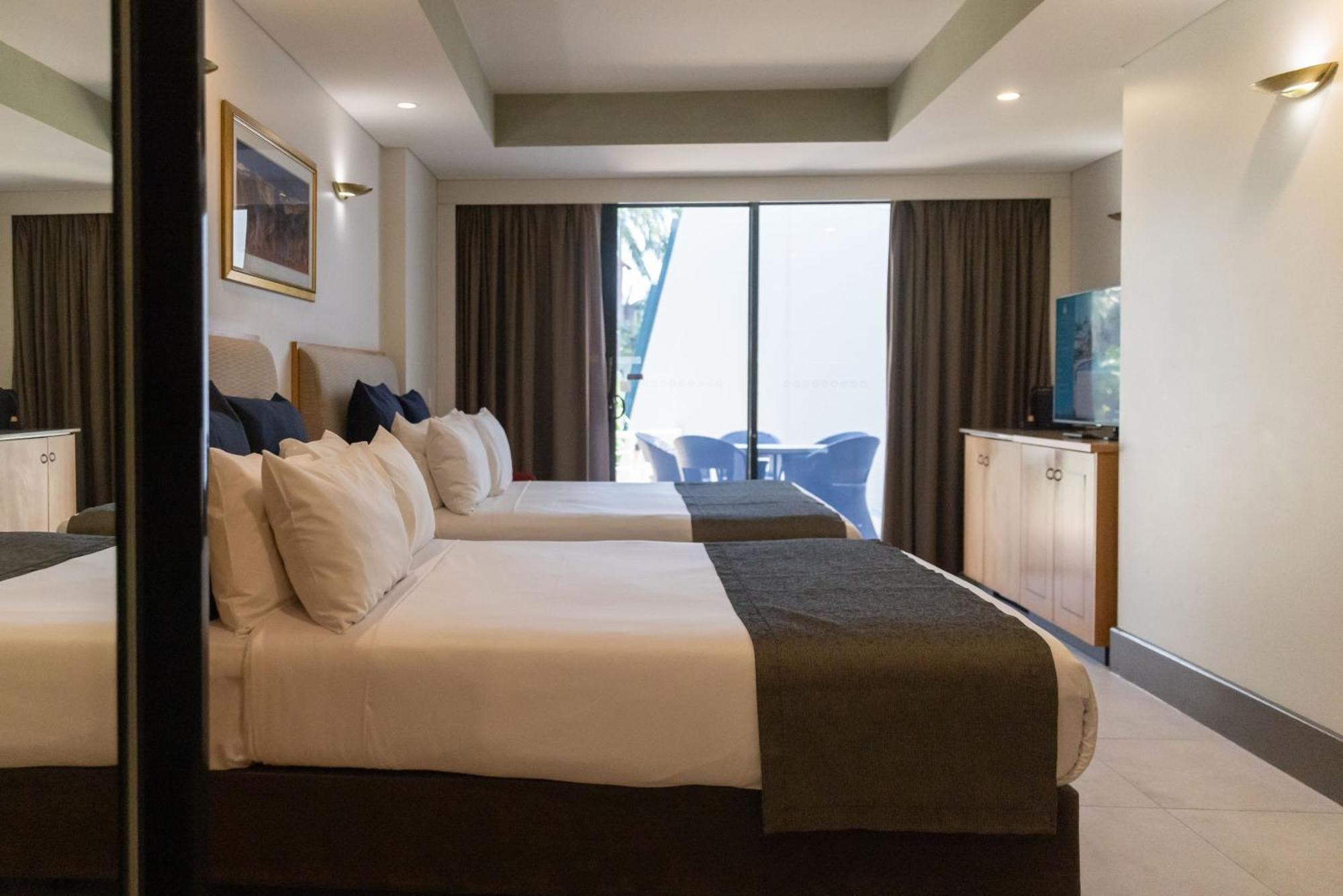 Mindil Beach Casino Resort Darwin Exteriör bild A room at the hotel