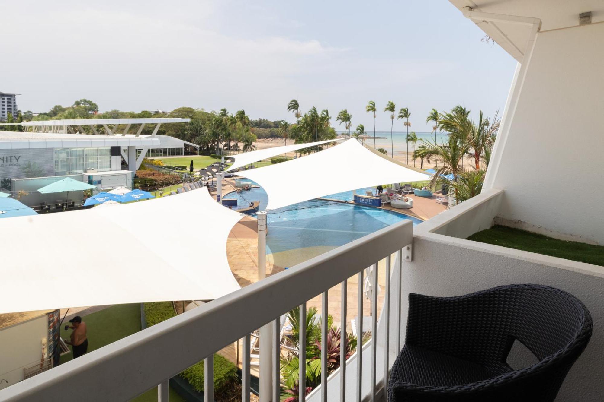 Mindil Beach Casino Resort Darwin Exteriör bild View from a balcony