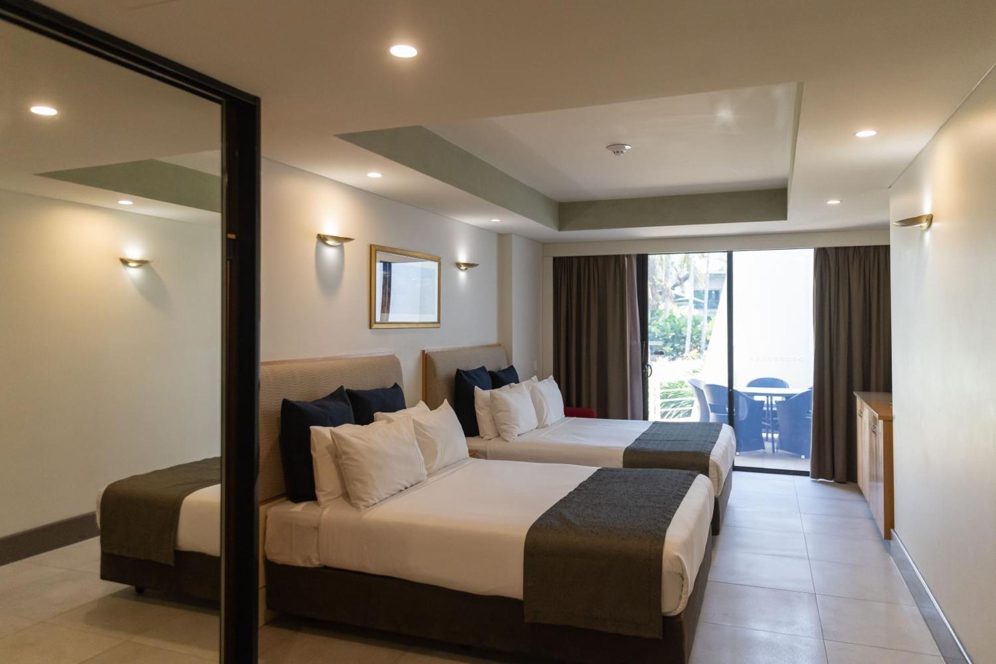 Mindil Beach Casino Resort Darwin Exteriör bild A room at the hotel