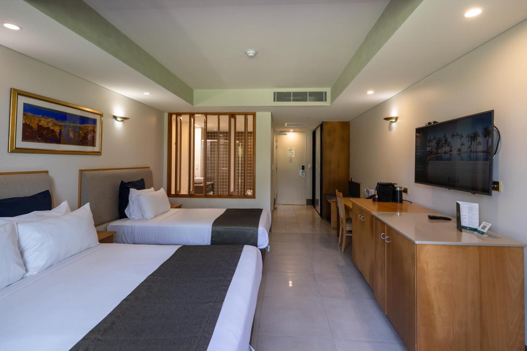 Mindil Beach Casino Resort Darwin Exteriör bild Deluxe Room
