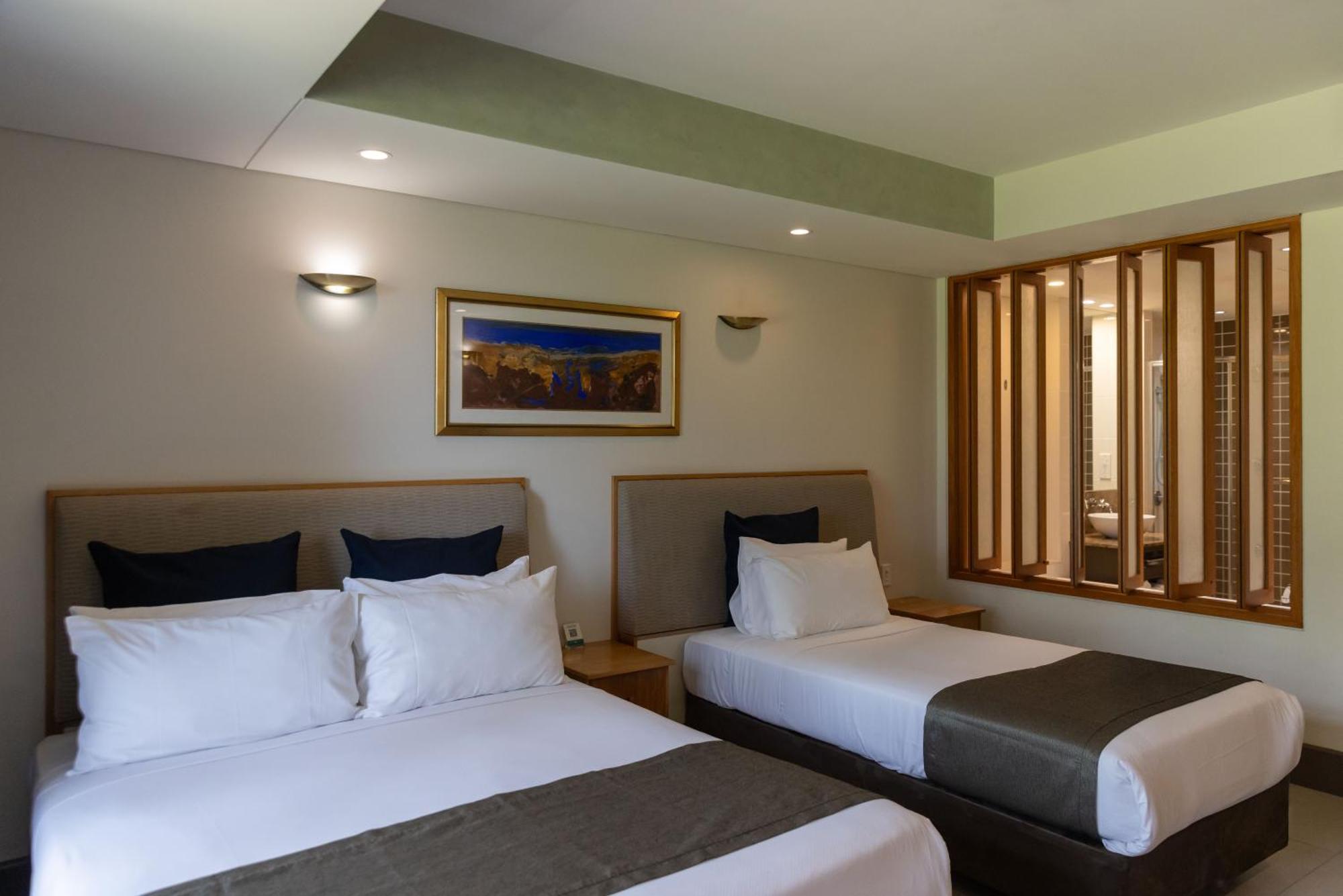 Mindil Beach Casino Resort Darwin Exteriör bild A room at the hotel