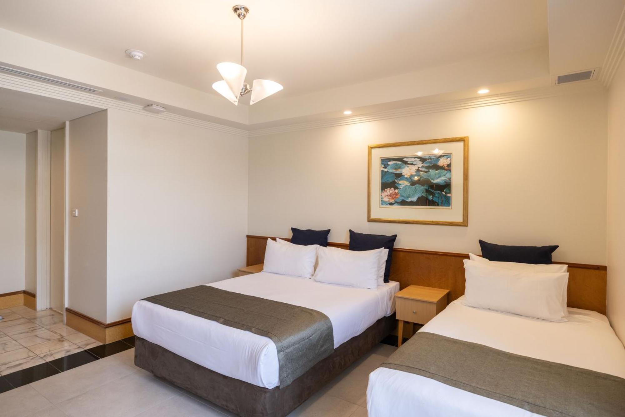 Mindil Beach Casino Resort Darwin Exteriör bild A room at the hotel