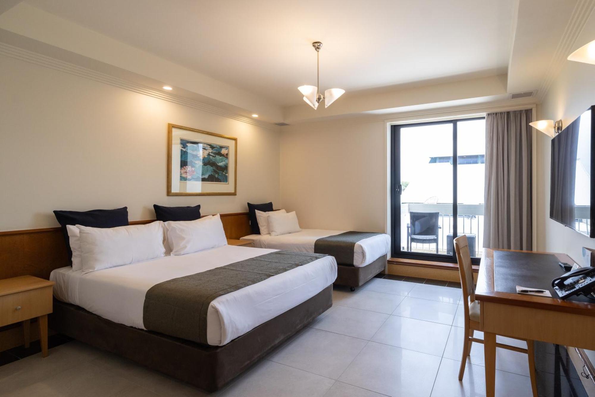 Mindil Beach Casino Resort Darwin Exteriör bild A room at the hotel