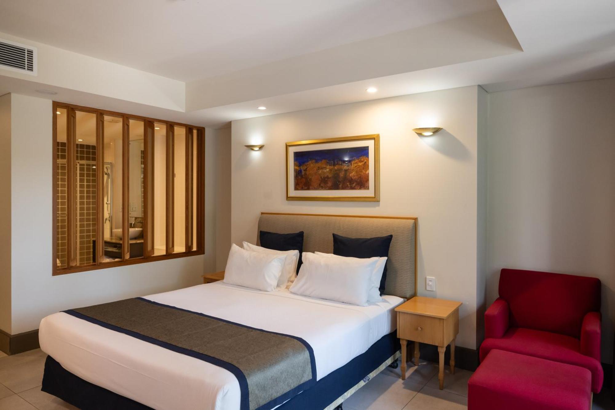 Mindil Beach Casino Resort Darwin Exteriör bild Deluxe Room