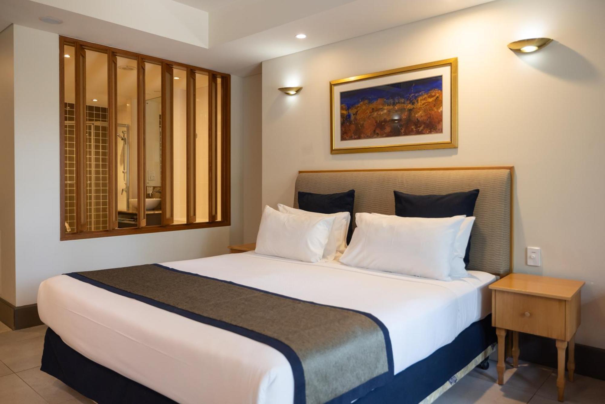 Mindil Beach Casino Resort Darwin Exteriör bild Deluxe Room