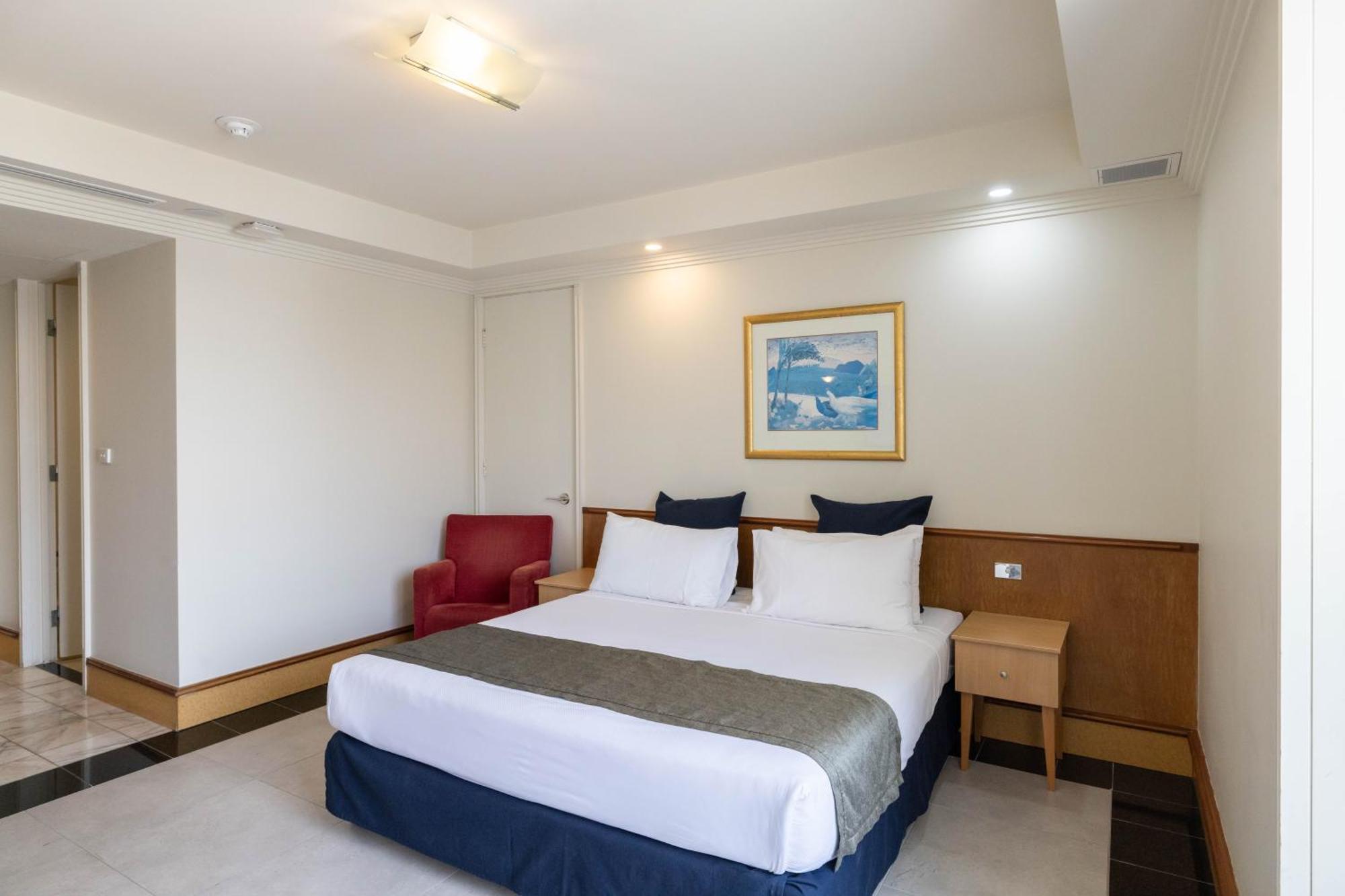 Mindil Beach Casino Resort Darwin Exteriör bild A room at the hotel